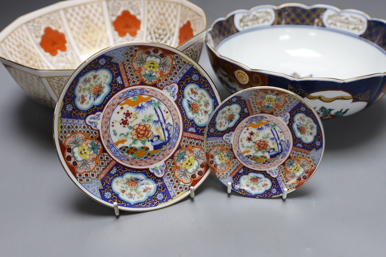 An Imari bowl, a Caverswall bowl and two saucer dishes